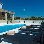 Relax With Sauna & Jacuzzi &gym * Gornji Zemunik