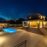 Relax With Sauna & Jacuzzi &gym Gornji Zemunik