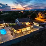Villa Relax With Sauna & Jacuzzi &gym *