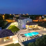 Relax With Sauna & Jacuzzi &gym * Gornji Zemunik