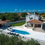 Relax With Sauna & Jacuzzi &gym Gornji Zemunik