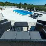 Relax With Sauna & Jacuzzi &gym Villa