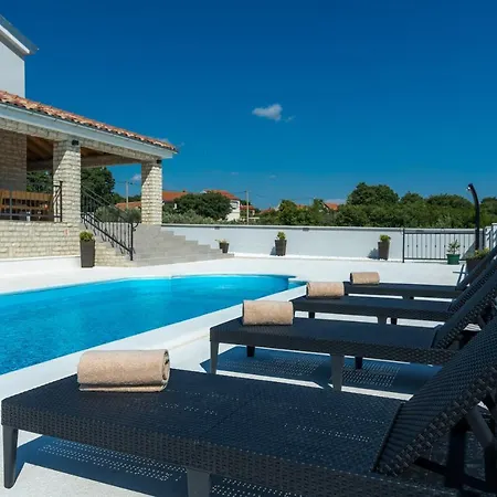 Relax With Sauna & Jacuzzi &gym * Gornji Zemunik