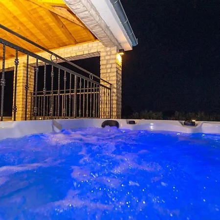 빌라 Relax With Sauna & Jacuzzi &gym Gornji Zemunik