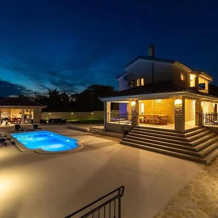 Relax With Sauna & Jacuzzi &gym Gornji Zemunik