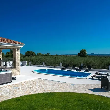 Relax With Sauna & Jacuzzi &gym *