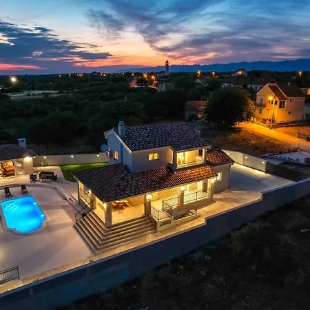 Villa Relax With Sauna & Jacuzzi &gym *