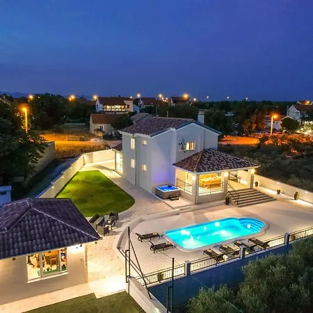 Relax With Sauna & Jacuzzi &gym * Gornji Zemunik