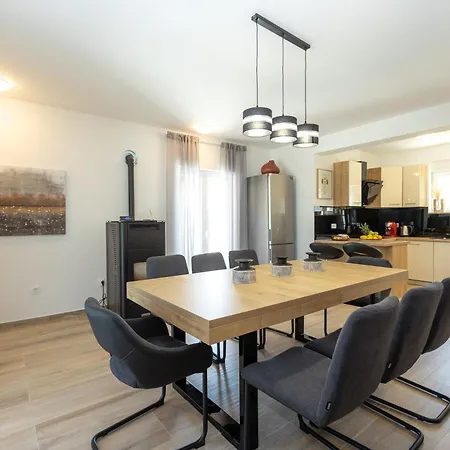 Relax With Sauna & Jacuzzi &gym Vila Gornji Zemunik