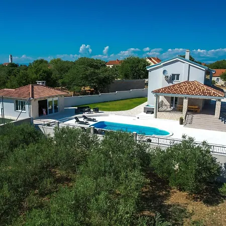 Relax With Sauna & Jacuzzi &gym