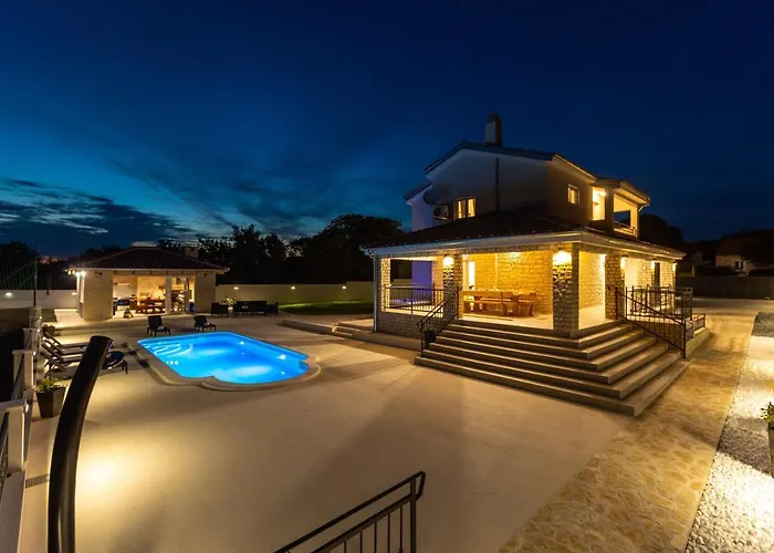 Relax With Sauna & Jacuzzi &gym Gornji Zemunik