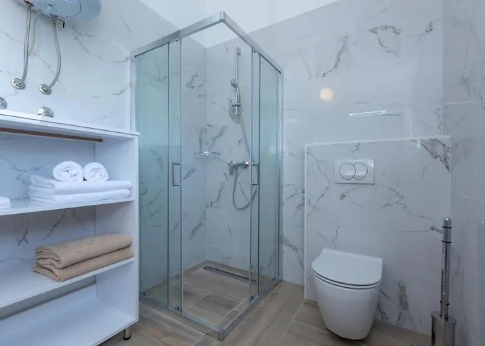 Relax With Sauna & Jacuzzi &gym Vila Gornji Zemunik