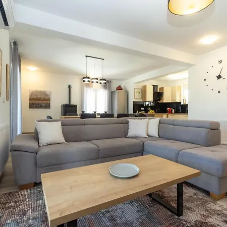 Relax With Sauna & Jacuzzi &gym Gornji Zemunik