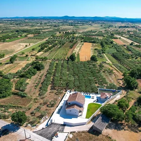 Relax With Sauna & Jacuzzi &gym Gornji Zemunik