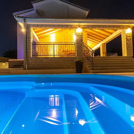 فيلة Relax With Sauna & Jacuzzi &gym