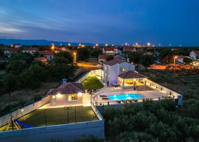 Βίλα Relax With Sauna & Jacuzzi &gym Gornji Zemunik