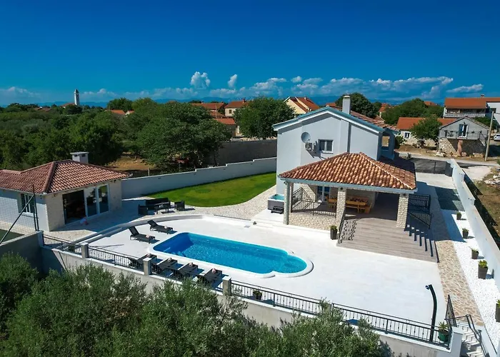 Relax With Sauna & Jacuzzi &gym Gornji Zemunik